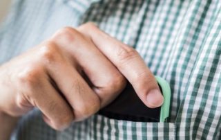 Téléphones portables : trop près du corps