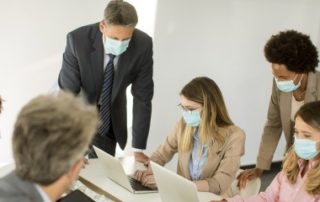 Le casse-tête du port du masque en entreprise…