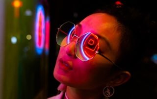 Commerçants : éteignez vos enseignes lumineuses la nuit et fermez vos portes !